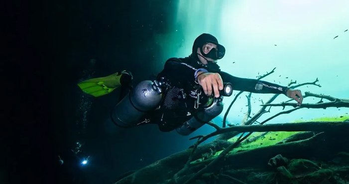 PADI Sidemount Diver Course PADI Sidemount Diver Course